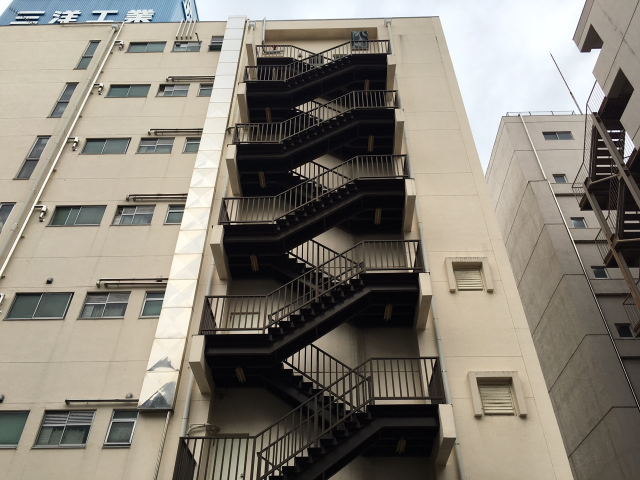 ピーコンネット非常階段全面施工002