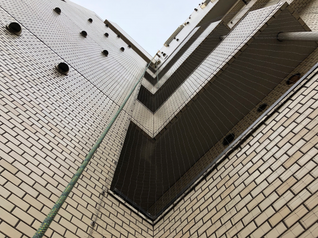 東京麻布付近某所 防鳥ネット施工 東京麻布付近某所 防鳥ネット施工