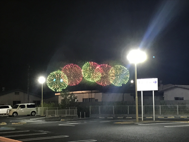 付近で花火大会がありました。 付近で花火大会がありました。