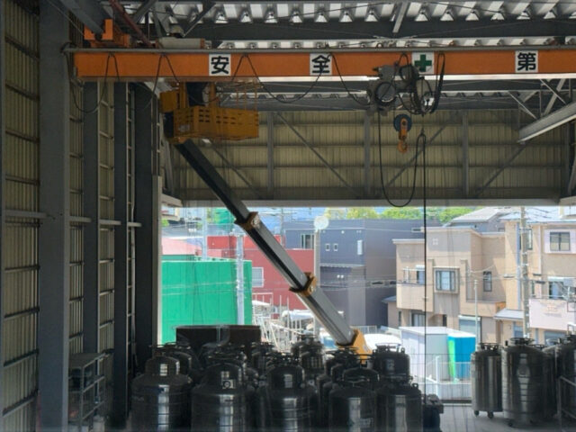 工場内の鳩対策ネット工事事例
